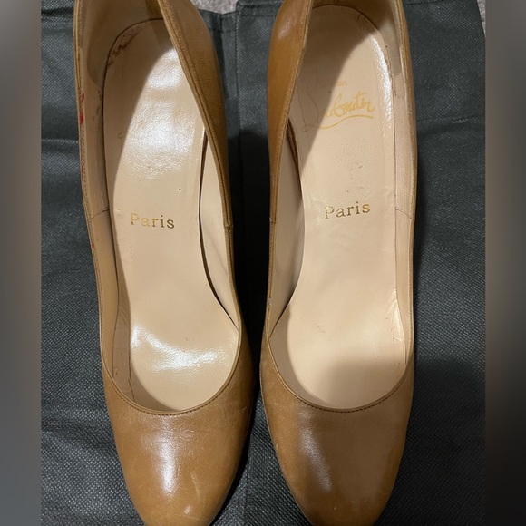 Christian Louboutin simple pump in Camel size 39 or 7.5 - Picture 11 of 11
